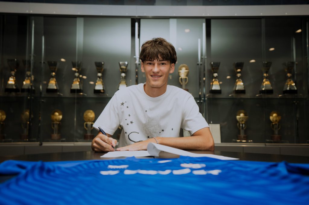 Još jedan junior Dinama potpisao profesionalni ugovor