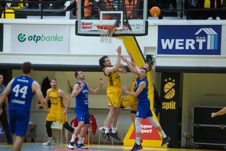 Pregled 8.kola SuperSport Premijer lige: Split nanio Zadru prvi poraz, Kvarner presudio Anzuloviću